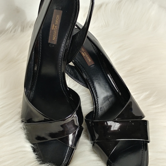 LOUIS VUITTON PATENT HEELS - Picture 2 of 7